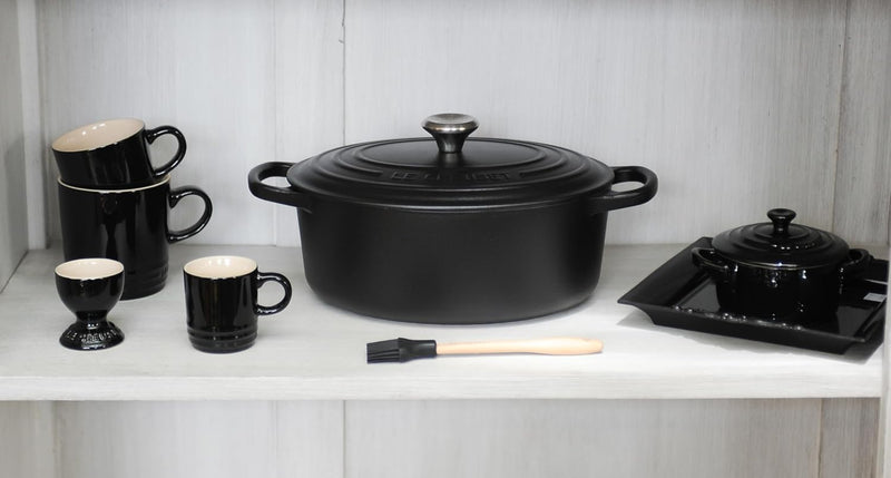 Le Creuset 6 3/4 Qt. Signature Oval Dutch Oven w/Stainless Steel Knob - Licorice- Personalized Engraving Available
