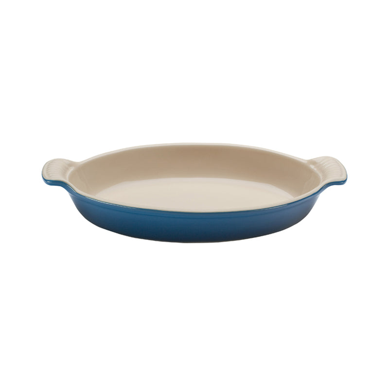 https://www.chefsarsenal.com/cdn/shop/products/le-creuset-1-7-10-qt-heritage-au-gratin-dish-marseille-pg0400-2859_800x.jpg?v=1569206412